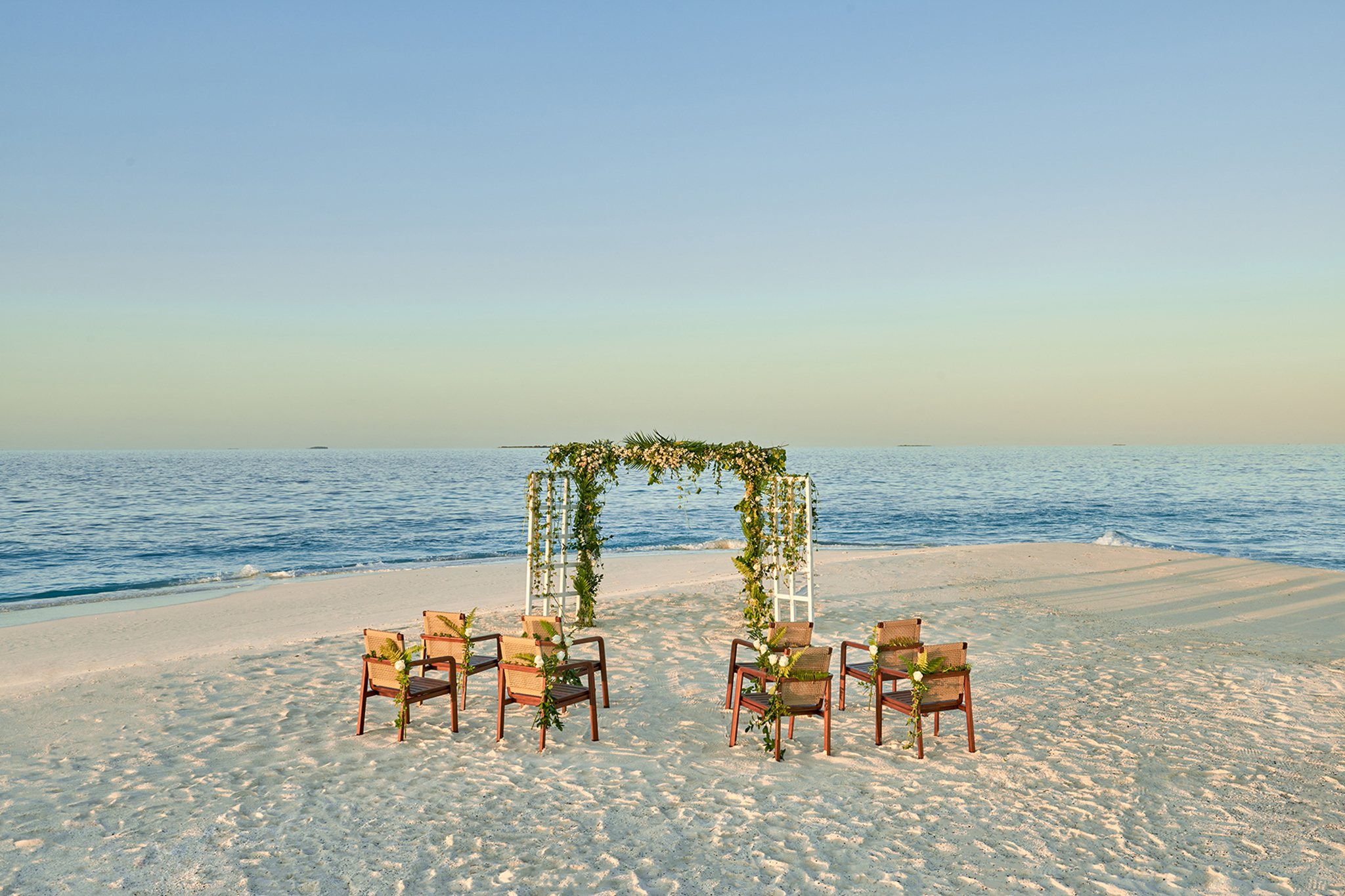 2048px X 1366px_0000_Alila-Kothaifaru-Maldives-Wedding-Set-Up