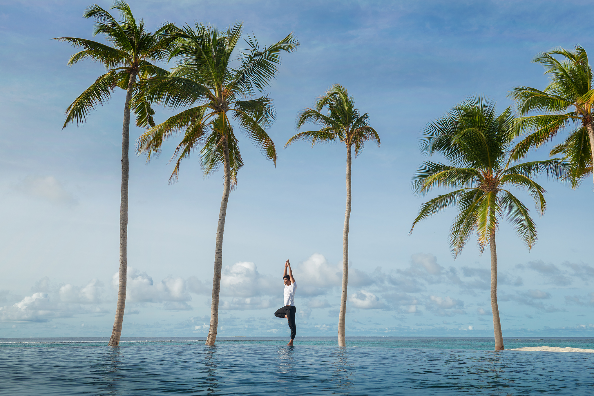 2048px X 1366px_0005_Alila-Kothaifaru-Maldives-Yoga-by-the-Beach