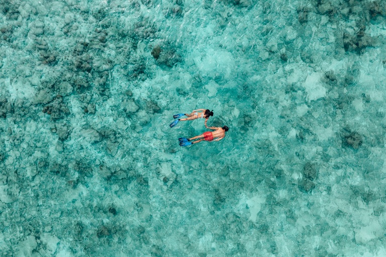 InterContinental Maldives Maamunagau Resort Snorkelling couple