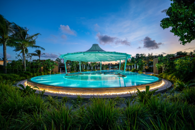 Kuda Villingili Resort Maldives main pool view