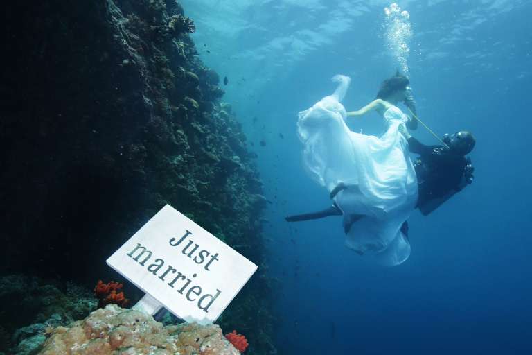 Anantara Kihavah Maldives Underwater Wedding