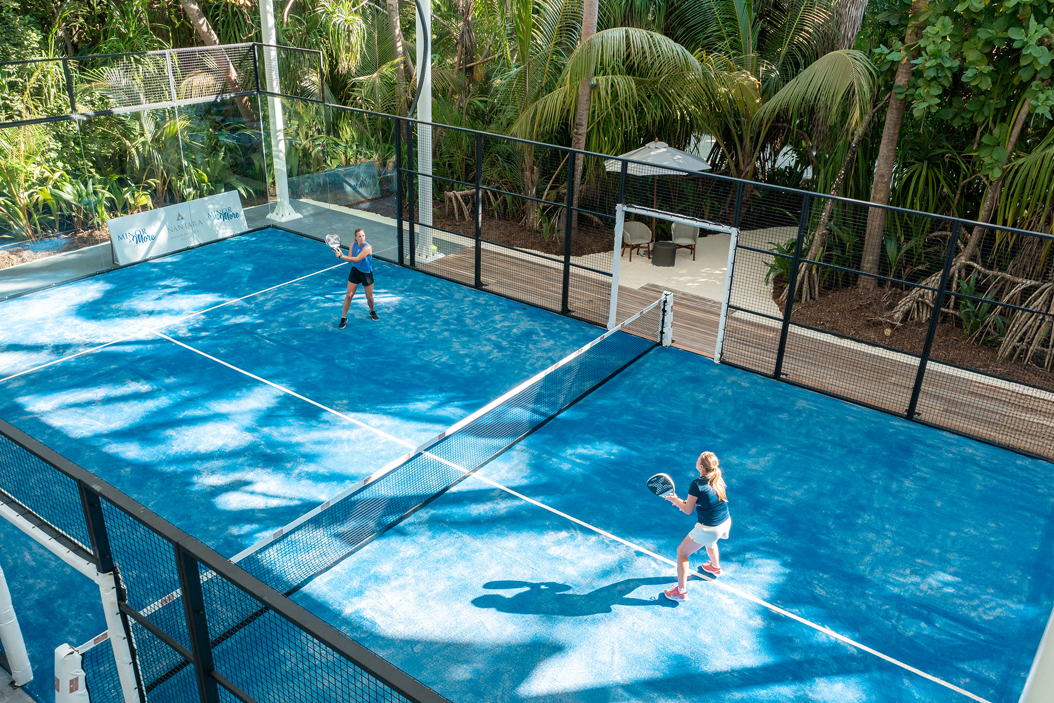 Anantara-Kihavah-Padel-Tennis-Court 
