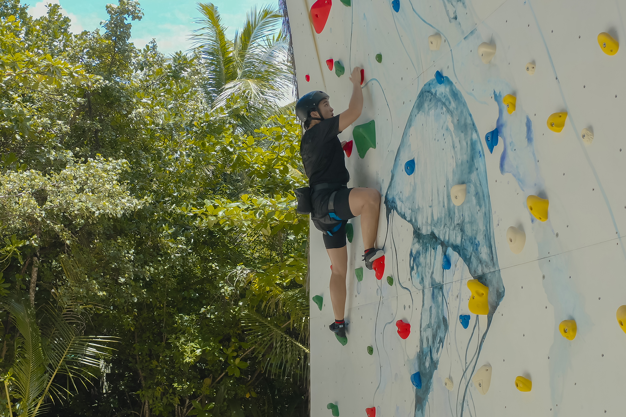 Anantara Kihavah - Wall Climbing Activity