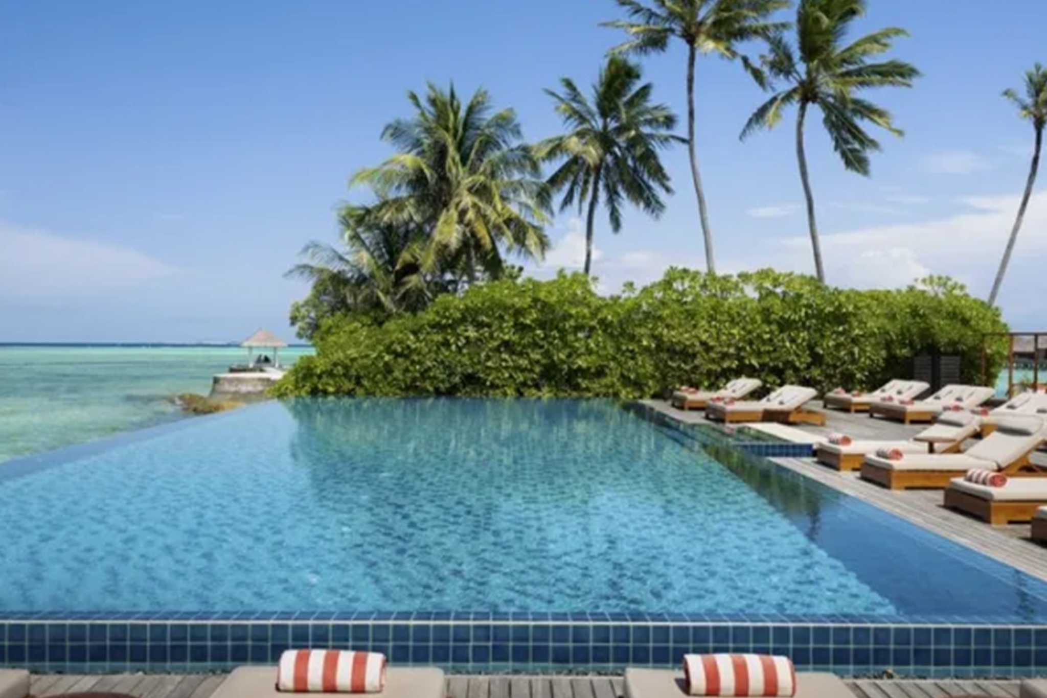 Anantara Dhigu Maldives Dhoni Bar 