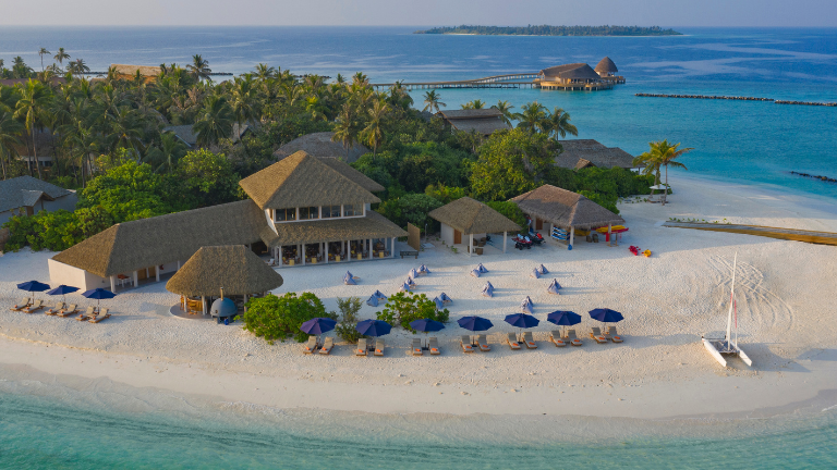 Emerald Faarufushi Resort & Spa Beach Club