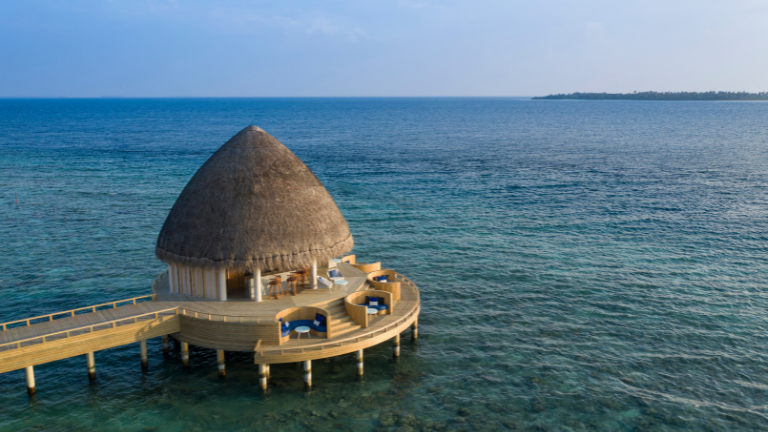 Emerald Faarufushi Resort & Spa Eclipse Bar