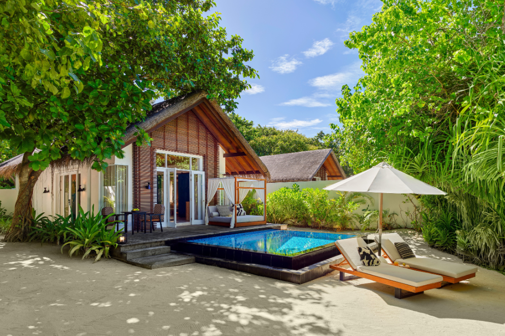 Fairmont Maldives Sirru Fen Fushi Deluxe Beach Sunrise Villa with Pool