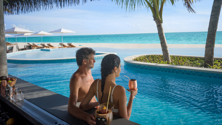 InterContinental Maldives Maamunagau Resort Pool Bar
