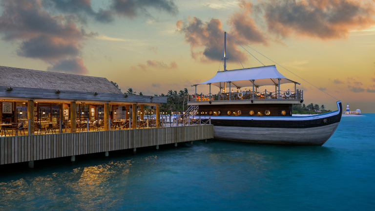 InterContinental Maldives Maamunagau Resort Sunset Bar