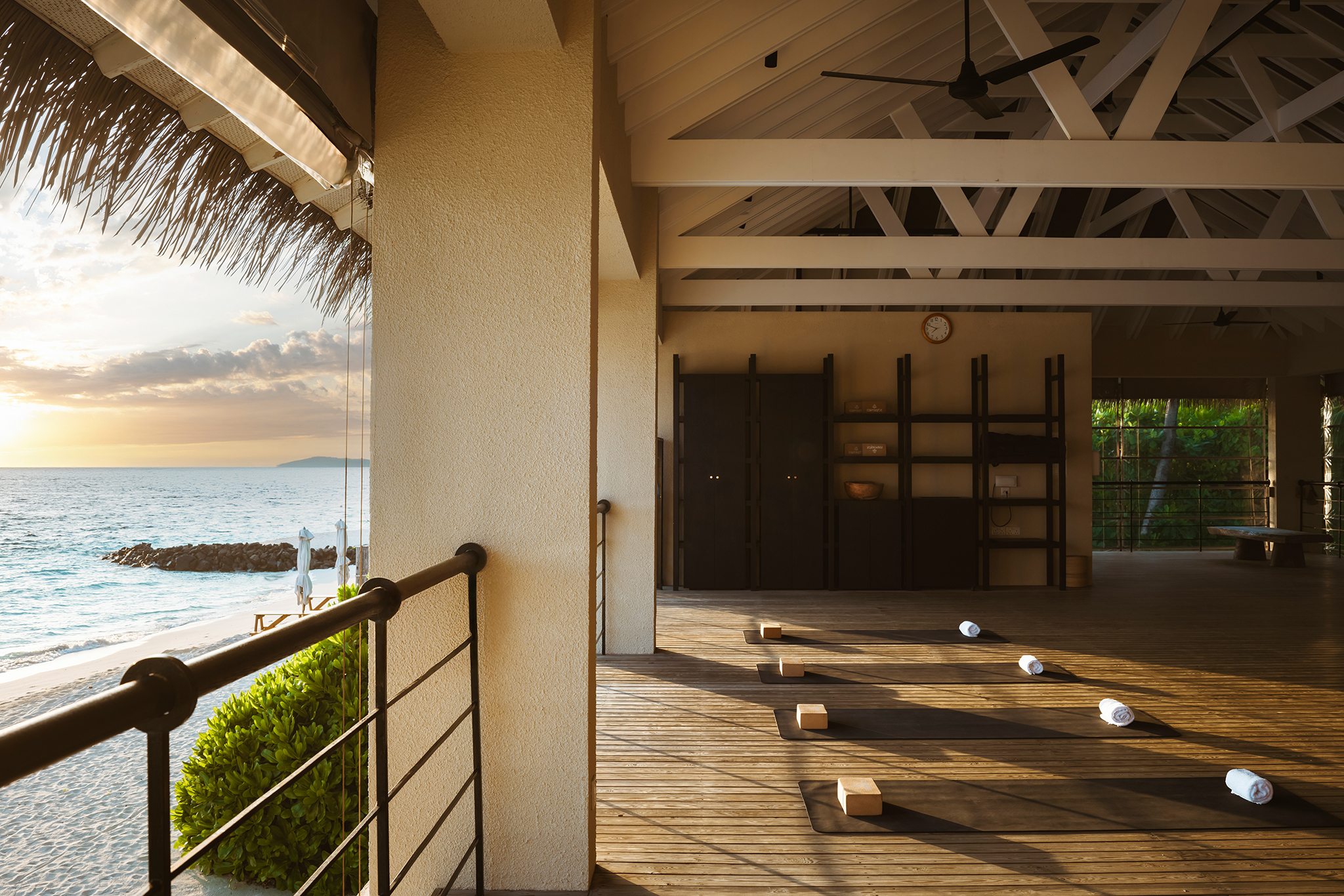 InterContinental Maldives Maamunagau Resort Yoga 