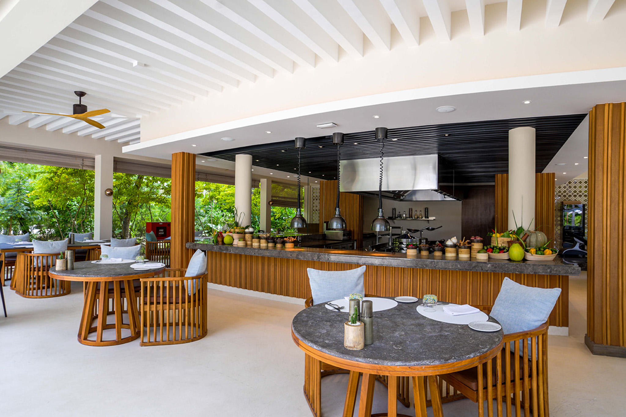 Kuda Villingili Resort Maldives East Restaurant