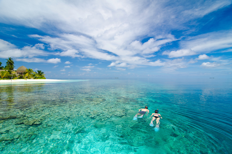 Kandolhu Maldives Snorkeling couple