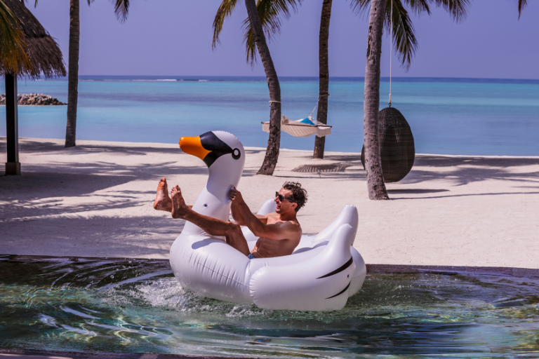 One&Only Reethi Rah Inflatable swan