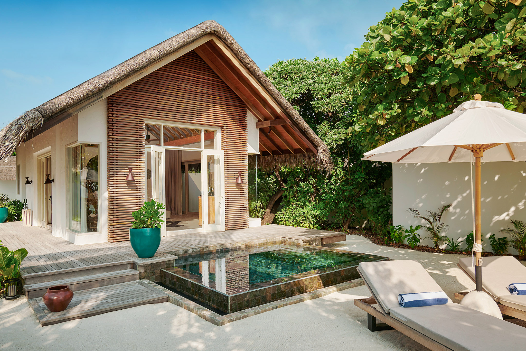 Sirru Fen Fushi - Sunrise Beach Villa with Pool