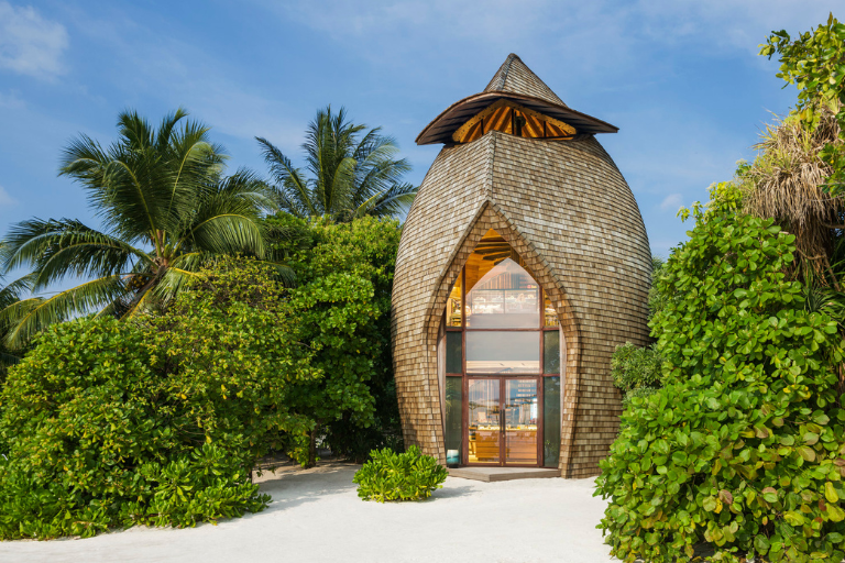 The St. Regis Maldives Vommuli Resort Boutique