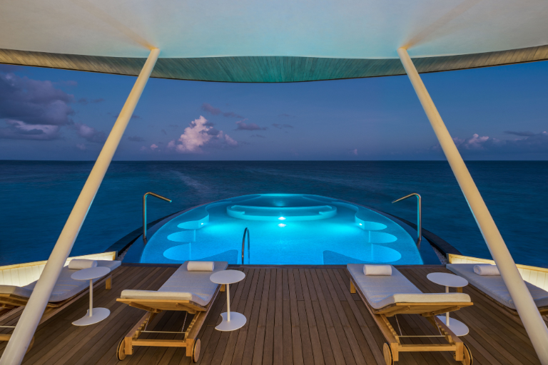 The St. Regis Maldives Vommuli Resort Iridium Spa pool
