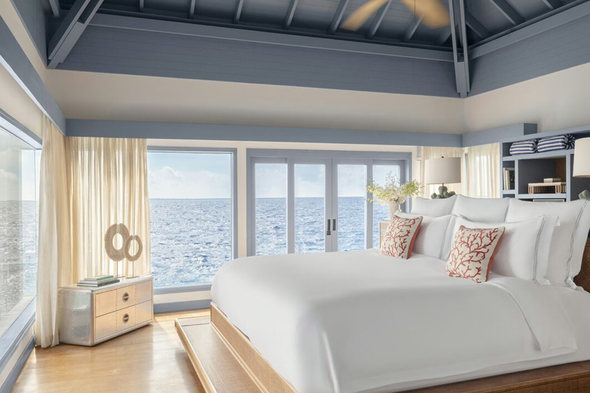 The Halcyon_0006_Sunset Overwater Retreat Raffles Maldives Meradhoo Resort Sunset Overwater Residence pool