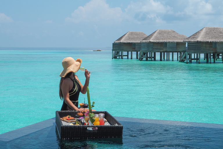Vakkaru Maldives Floating Breakfast