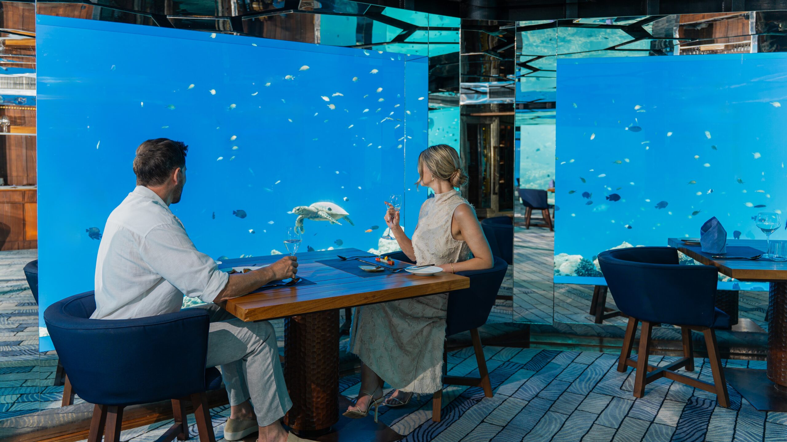 Anantara Kihavah – SEA Underwater Restaurant Couples
