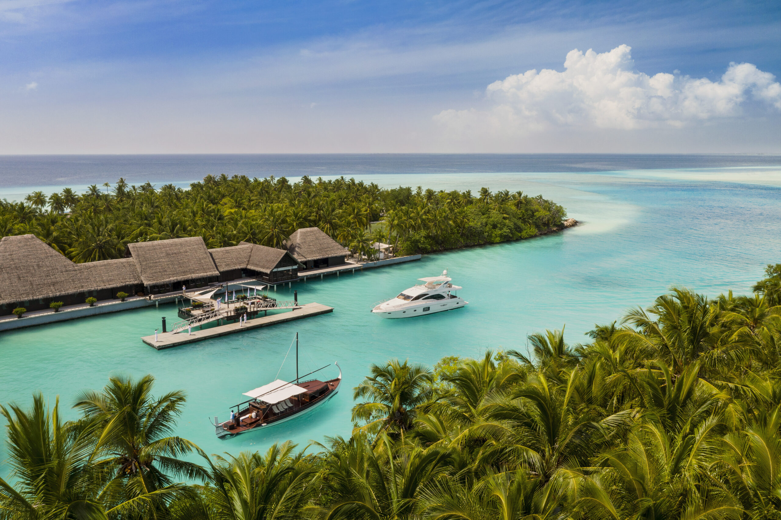 OO_RR_Resort_ArrivalYacht_Drone_1